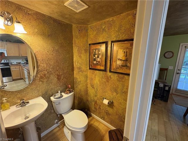 218 Silver Creek Trail, Kernersville, NC 27284
