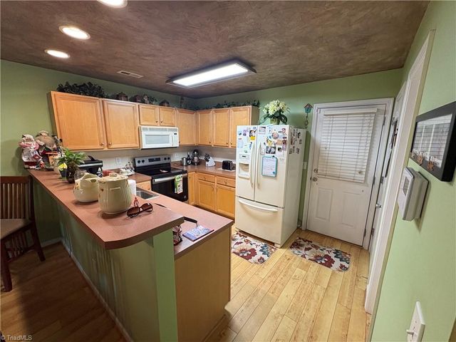 218 Silver Creek Trail, Kernersville, NC 27284