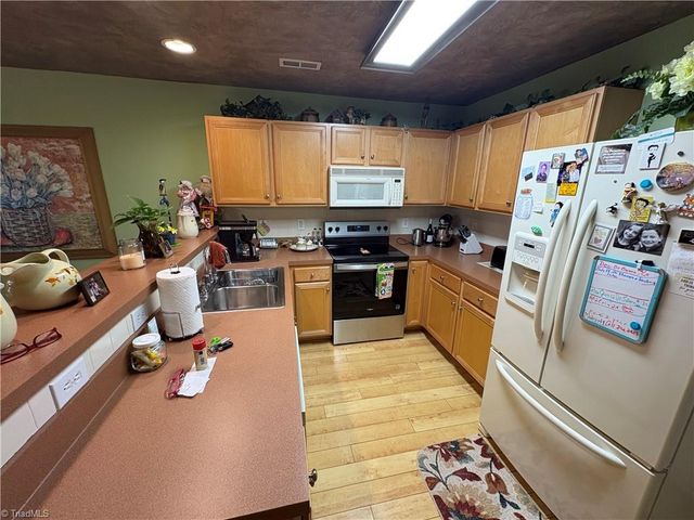 218 Silver Creek Trail, Kernersville, NC 27284