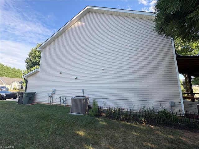 218 Silver Creek Trail, Kernersville, NC 27284