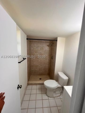 8704 NW 35th St 202, Coral Springs, FL 33065