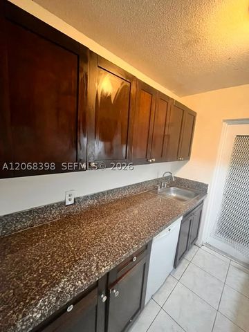 8704 NW 35th St 202, Coral Springs, FL 33065