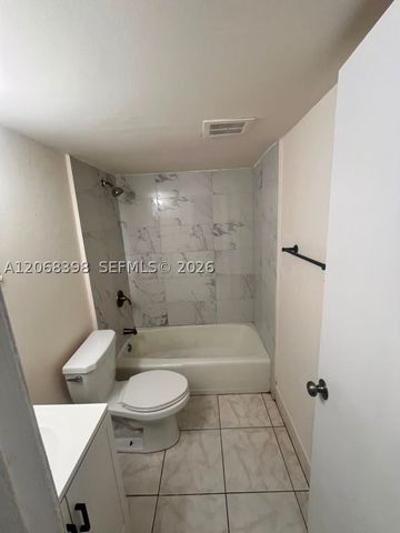 8704 NW 35th St 202, Coral Springs, FL 33065