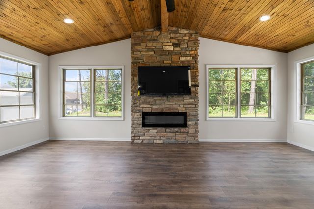 1622 Elderberry Street SE, Demotte, IN 46310