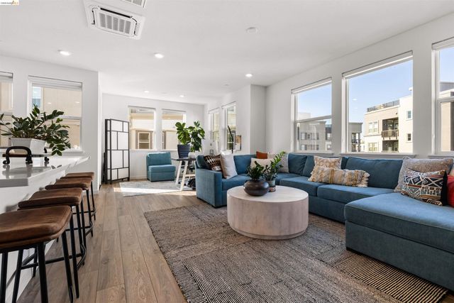 2836 Tradewind Dr, Alameda, CA 94501