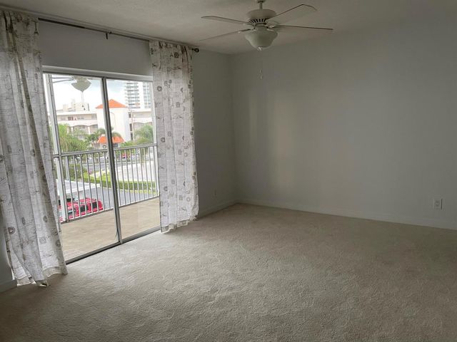 37 Yacht Club Drive 303, North Palm Beach, FL 33408