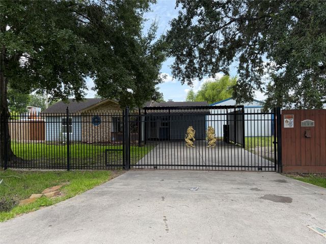 6009 Maple Street, Houston, TX 77074