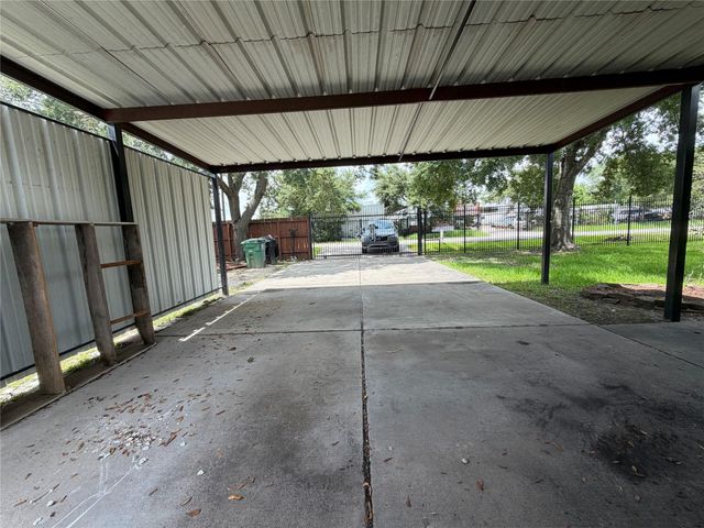 6009 Maple Street, Houston, TX 77074