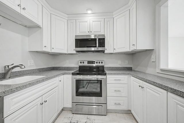 332 Parkside Rd Unit 3, New London, NH 03257
