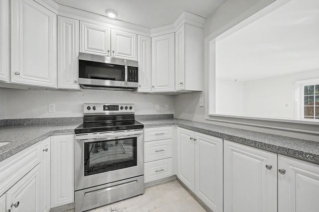 332 Parkside Rd Unit 3, New London, NH 03257