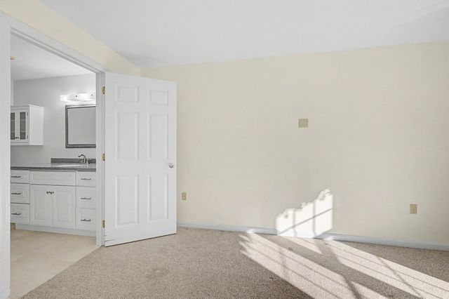 332 Parkside Rd Unit 3, New London, NH 03257