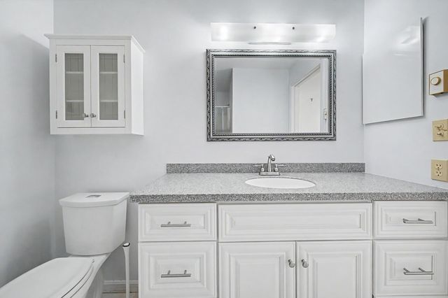 332 Parkside Rd Unit 3, New London, NH 03257