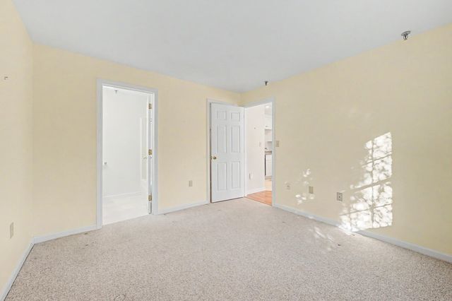 332 Parkside Rd Unit 3, New London, NH 03257