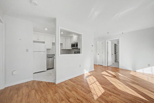 332 Parkside Rd Unit 3, New London, NH 03257
