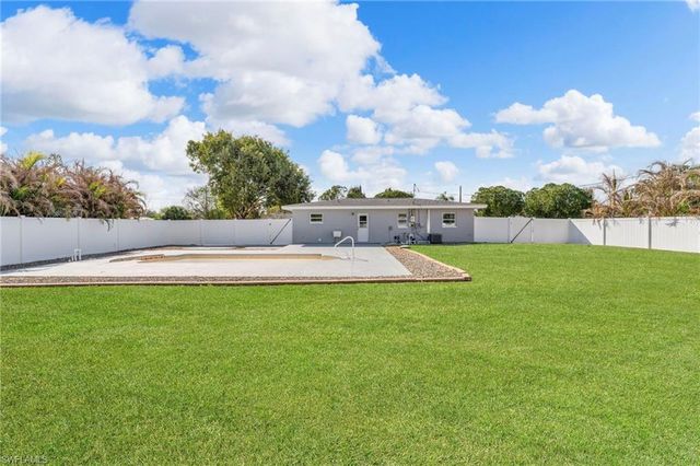 1012 Monroe DR, Lehigh Acres, FL 33936