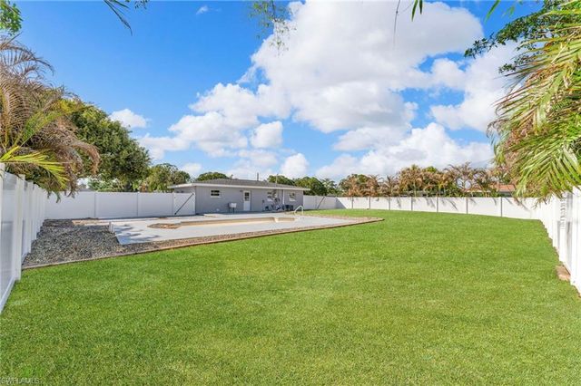 1012 Monroe DR, Lehigh Acres, FL 33936