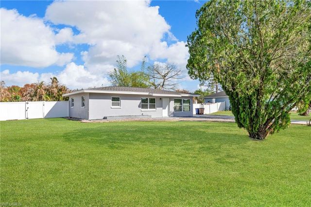 1012 Monroe DR, Lehigh Acres, FL 33936