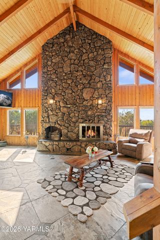 13619 Summitview Ext Rd, Yakima, WA 98908