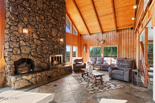 13619 Summitview Ext Rd, Yakima, WA 98908