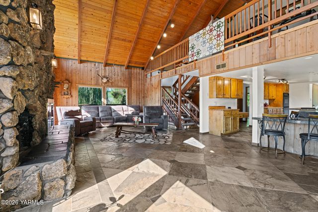 13619 Summitview Ext Rd, Yakima, WA 98908