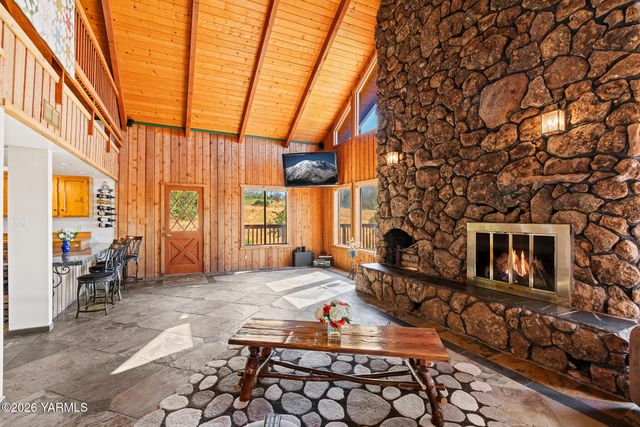 13619 Summitview Ext Rd, Yakima, WA 98908