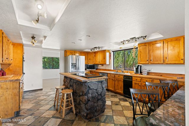 13619 Summitview Ext Rd, Yakima, WA 98908