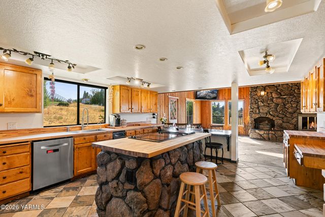 13619 Summitview Ext Rd, Yakima, WA 98908