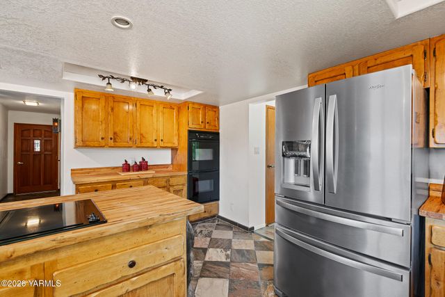 13619 Summitview Ext Rd, Yakima, WA 98908