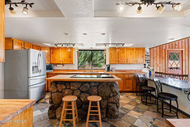 13619 Summitview Ext Rd, Yakima, WA 98908