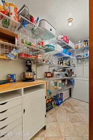 13619 Summitview Ext Rd, Yakima, WA 98908