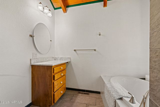 13619 Summitview Ext Rd, Yakima, WA 98908