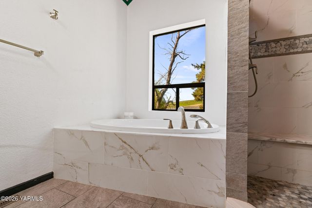 13619 Summitview Ext Rd, Yakima, WA 98908