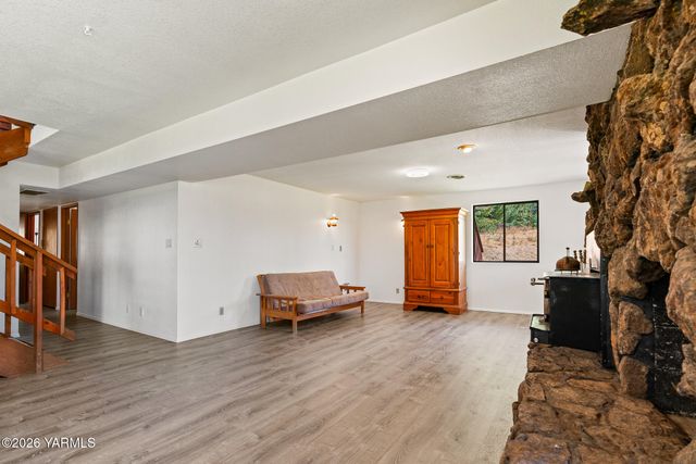 13619 Summitview Ext Rd, Yakima, WA 98908