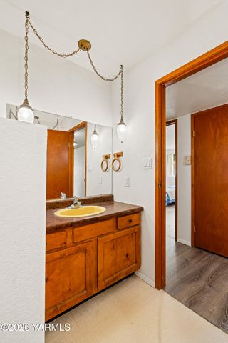 13619 Summitview Ext Rd, Yakima, WA 98908