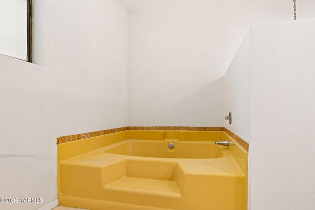 13619 Summitview Ext Rd, Yakima, WA 98908