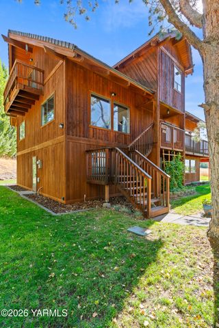 13619 Summitview Ext Rd, Yakima, WA 98908