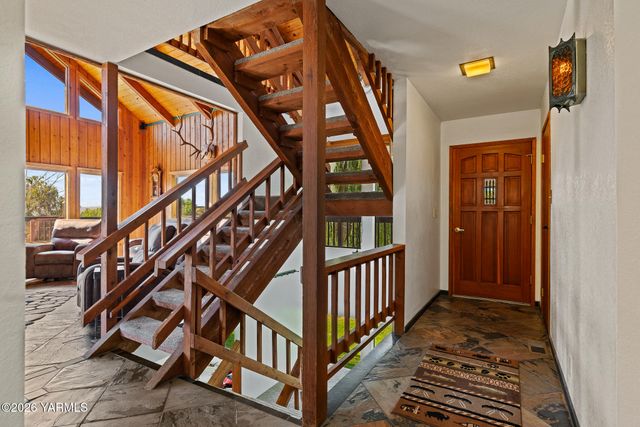 13619 Summitview Ext Rd, Yakima, WA 98908