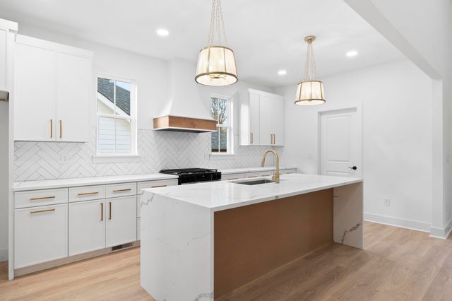 6821 Lakeshore Drive, Chattanooga, TN 37416