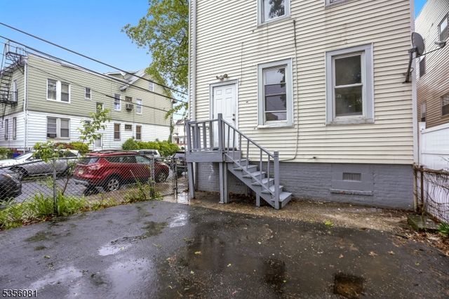77 Aldine St, Newark City, NJ 07112