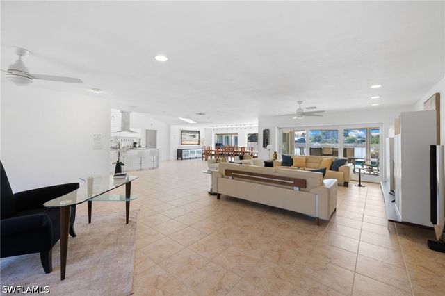 319 Pirates Bight, Naples, FL 34103