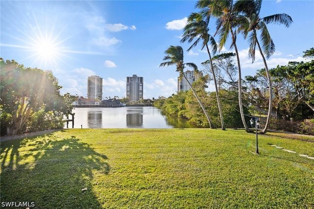 319 Pirates Bight, Naples, FL 34103