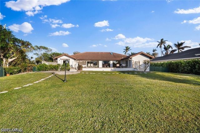 319 Pirates Bight, Naples, FL 34103