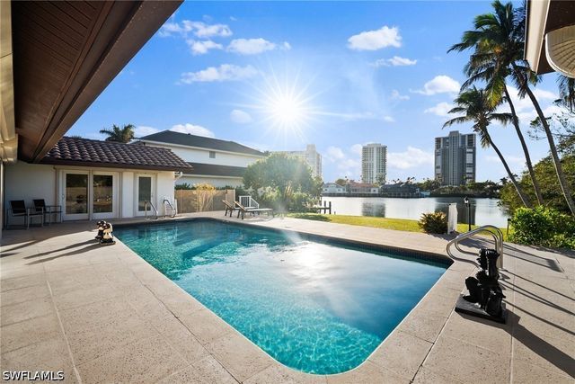 319 Pirates Bight, Naples, FL 34103