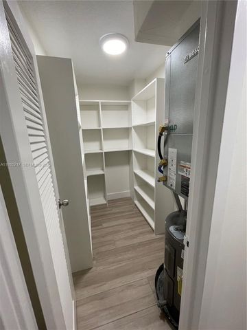 1831 NE 38th St 403, Oakland Park, FL 33308