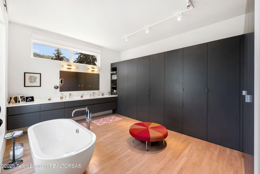 455 E BROADWAY Avenue, Jackson, WY 83001 photo 11