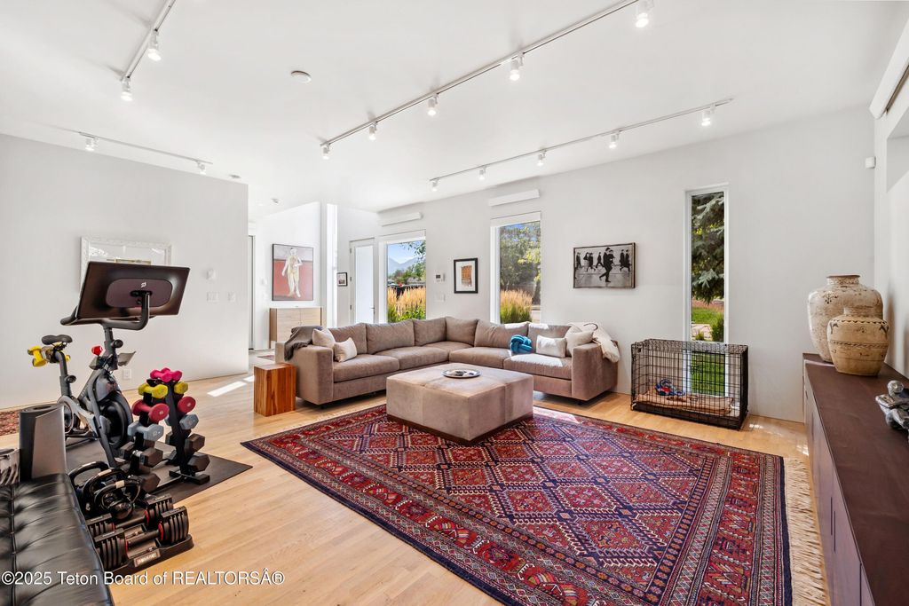 455 E BROADWAY Avenue, Jackson, WY 83001 photo 21