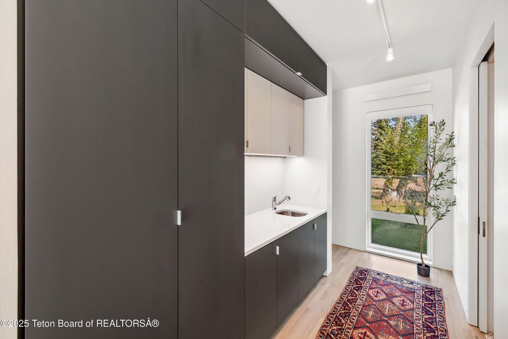 455 E BROADWAY Avenue, Jackson, WY 83001 photo 22