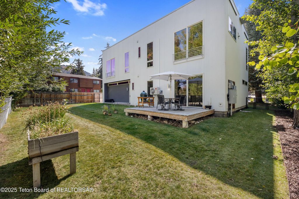 455 E BROADWAY Avenue, Jackson, WY 83001 photo 26