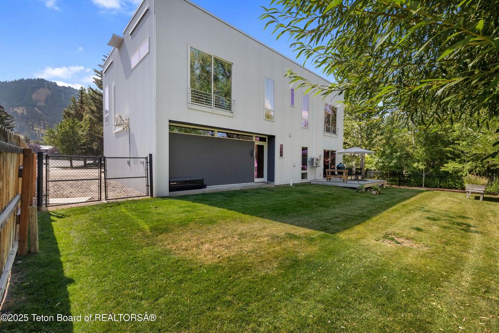 455 E BROADWAY Avenue, Jackson, WY 83001 photo 27