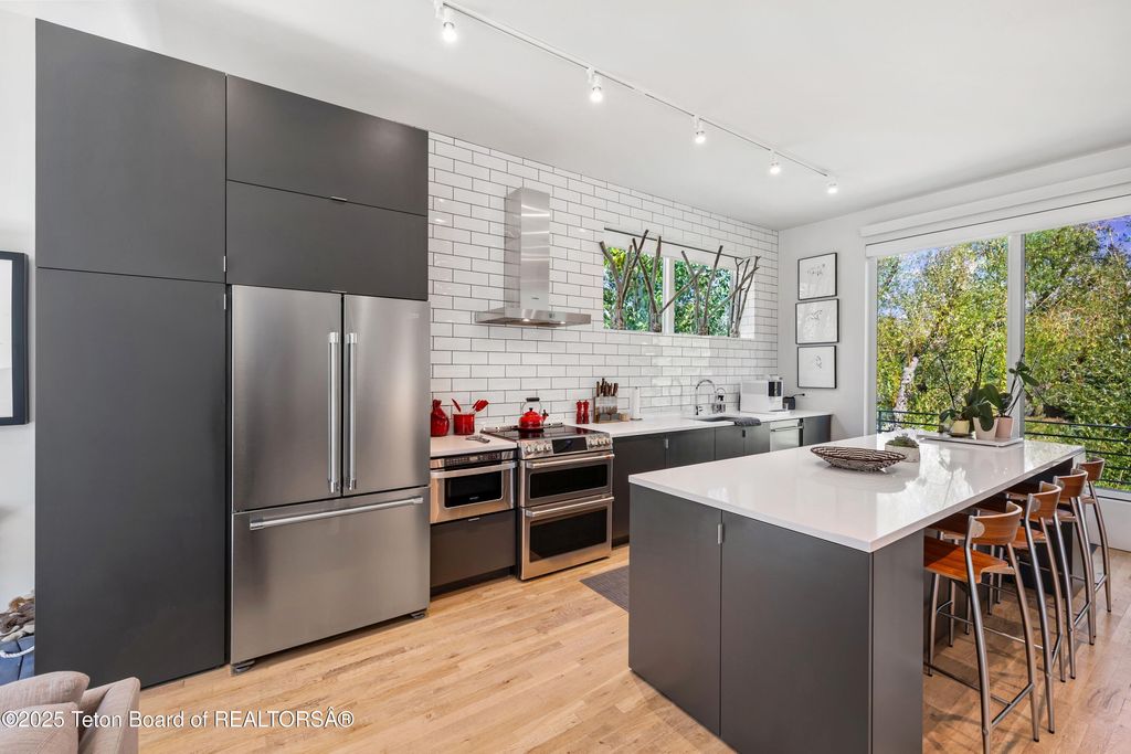 455 E BROADWAY Avenue, Jackson, WY 83001 photo 5